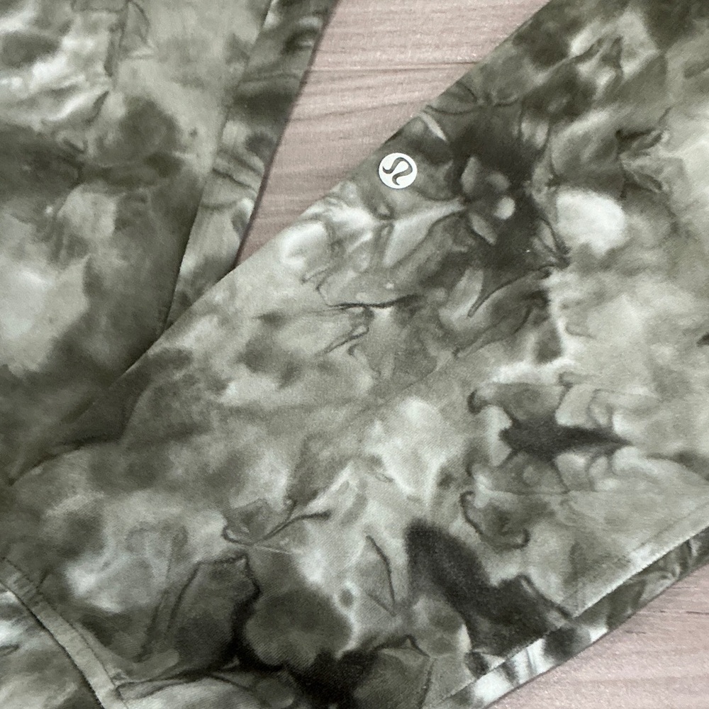 lululemon athletica Green Tie-Dye Leggings - Picture 15 of 16